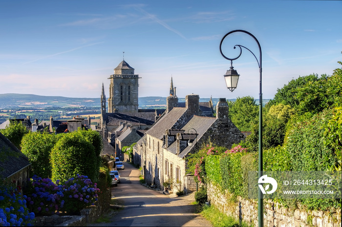 das mittelalterliche Dorf Locronan in der Bretagne - medieval village of Locronan, Brittany