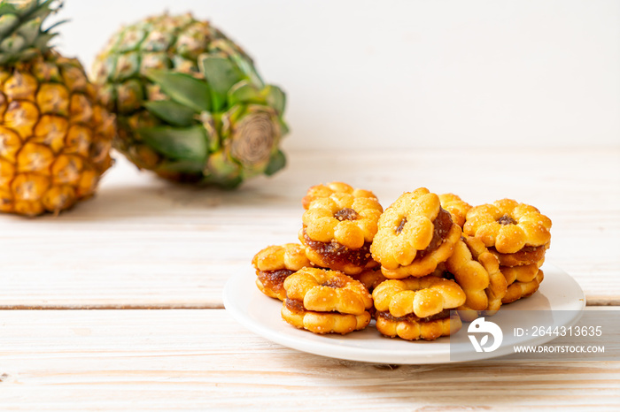 flower biscuits with pineapple jam