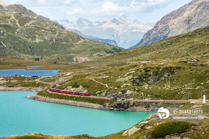 Schweiz - Eisenbahn am Bernina Hospiz