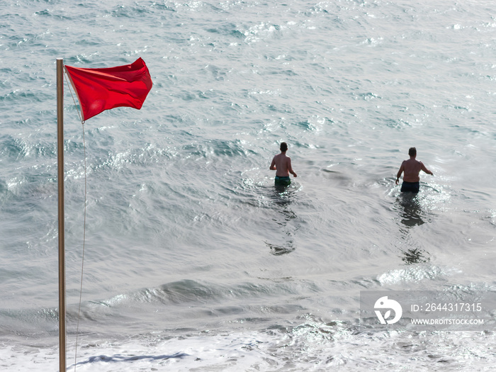 Mortal danger - bathing prohibited - disregard of rules