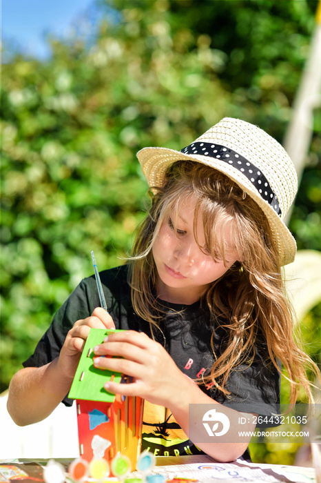 atelier créatif dans le jardin