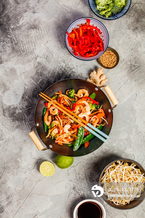 Stir fry with prawns, vegetables, soy sause and sesame