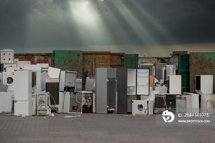 Used household appliances and consumer electronics. Disposal of electronic waste.