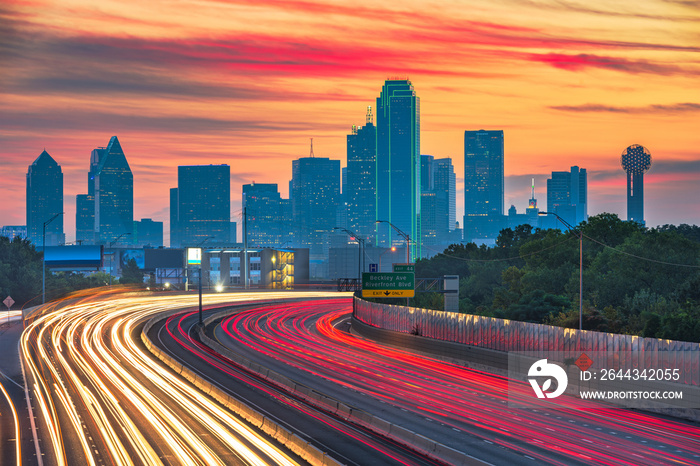 Dallas, Texas, USA downtown skyline and highway