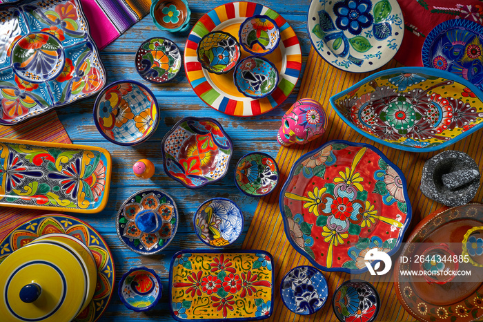 Mexican pottery Talavera style of Mexico