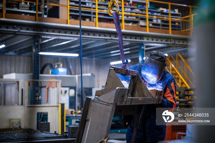 soudeur travailleur soudure industrie mécanique métallerie chaudronnerie usinage welder welding