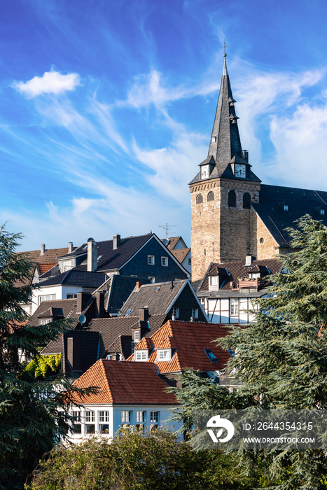 Blick auf Altstadt und Kirchturm von Esser Kettwig an der Ruhr