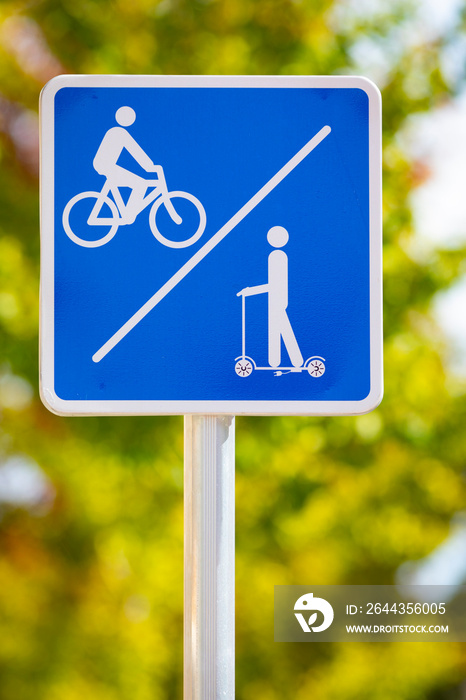 Señal de carril bici y patinete (movilidad urbana). Sostenible, ecologia.