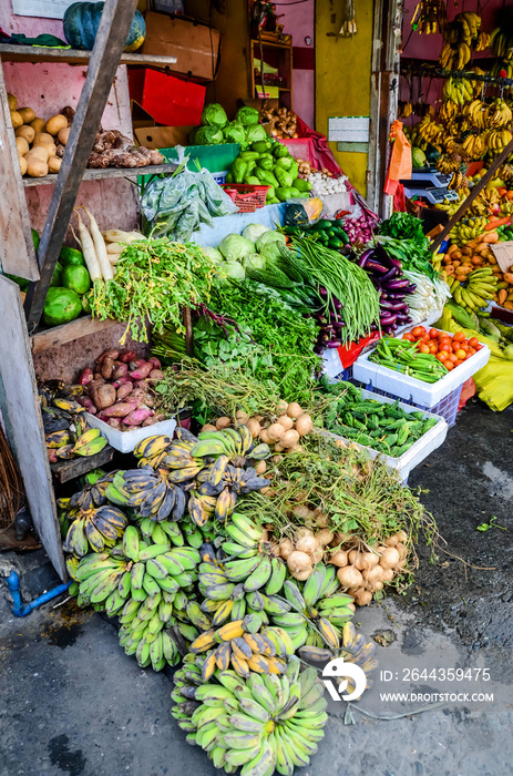 Food trade in Manila slum