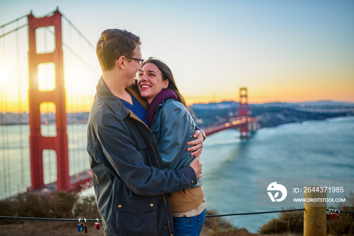 couple together at golden gate bridge in love