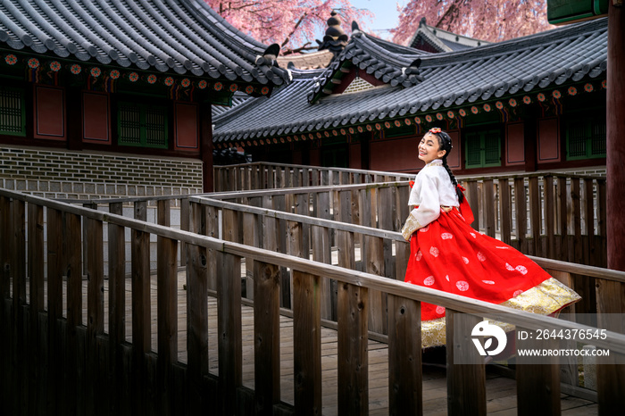 Korean lady in hanbok dress runing  in an ancient palace