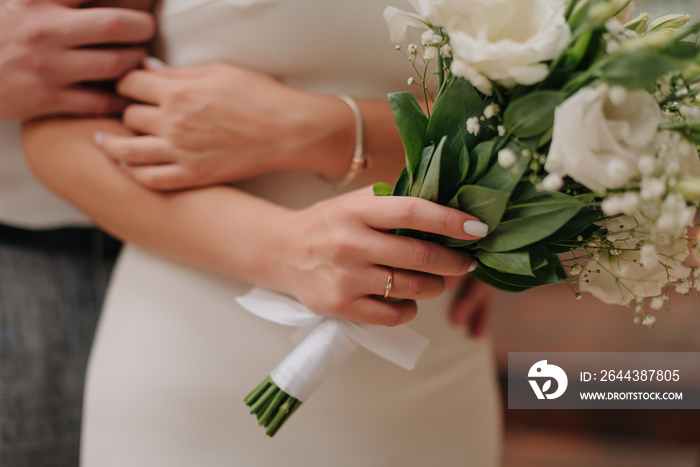 bride holding bouquet