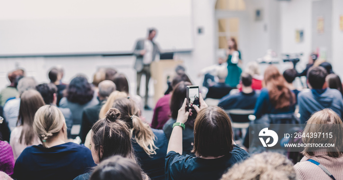 Man giving presentation in lecture hall at university.