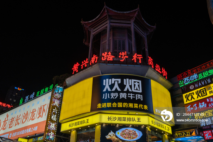 黄兴路步行街中心广场繁华夜景