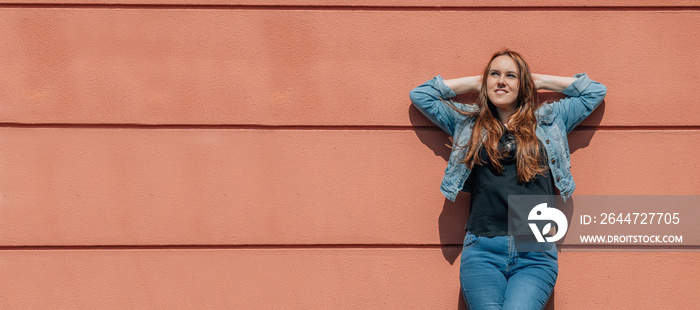 woman in the street relaxed leaning on the wall