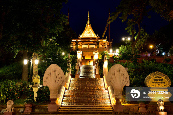 Das beleuchtete Kloster Wat Phnom