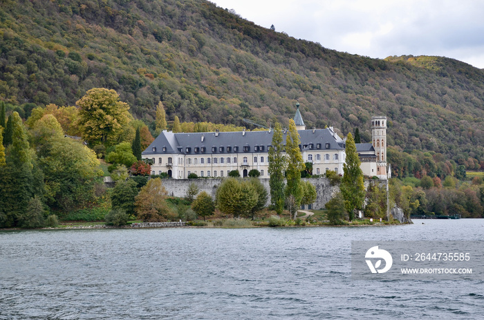 Lac du Bourget et abbaye de Hautecombes, France, savoie