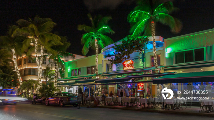 Walking on Ocean Drive in Miami Beach