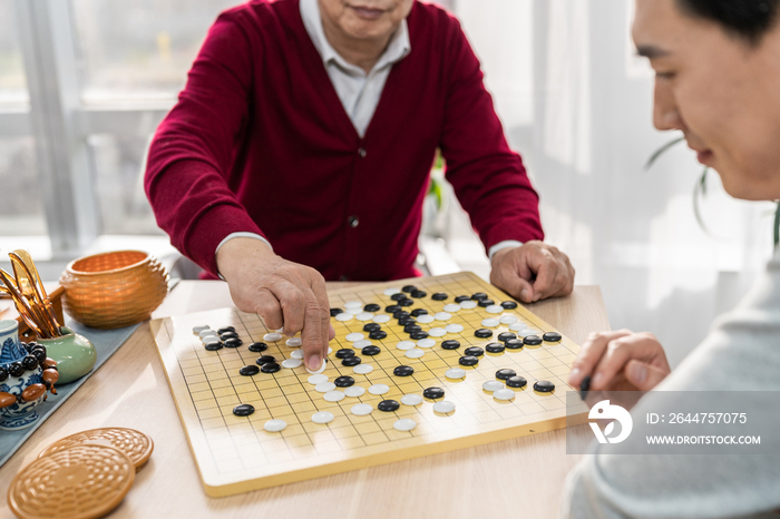 快乐的父子下围棋