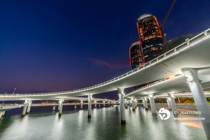 厦门世茂海峡大厦夜景