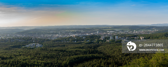 Panorama der Stadt Kaiserslautern mit Betzenberg