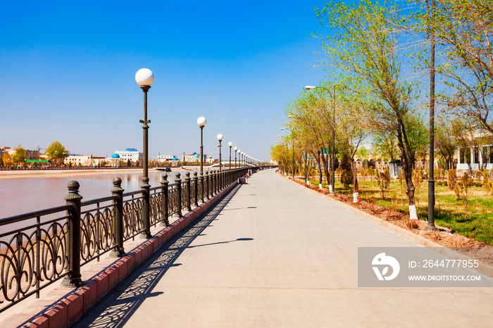 Shavat canal embankment promenade, Urgench