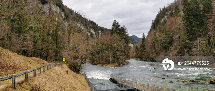 Centrale hydroélectrique du Refrain, rivière Le Doubs, Bourgogne-Franche-Comté, France