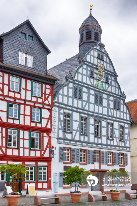 Fachwerkgebäude-Gruppe mit Rathaus am Marktplatz in Butzbach, Hessen