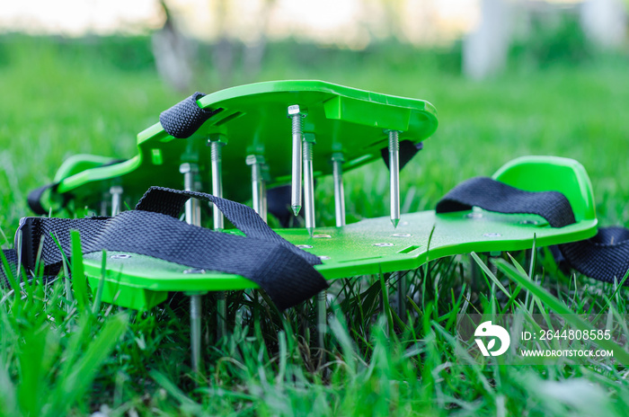 用于草坪土壤曝气的唯一曝气器。草坪护理和处理。