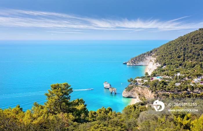 意大利海岸-Baia delle Zagare海滩、Gargano和Faraglioni di Puglia