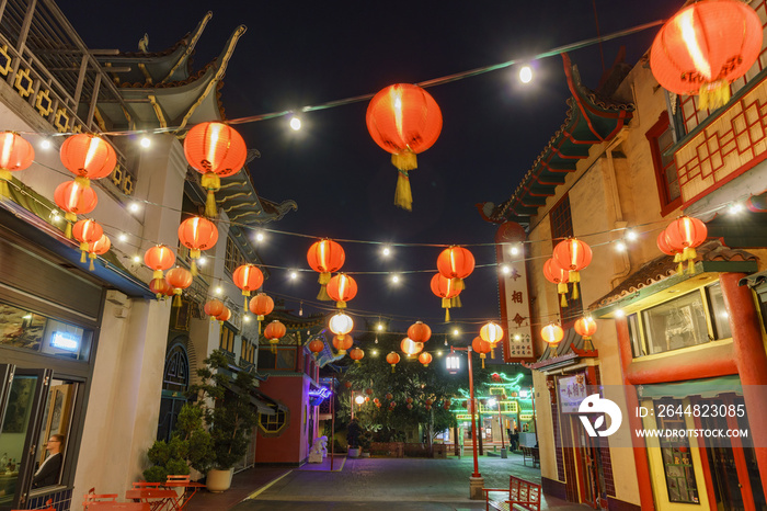 Night view of the Chinatown central plaza