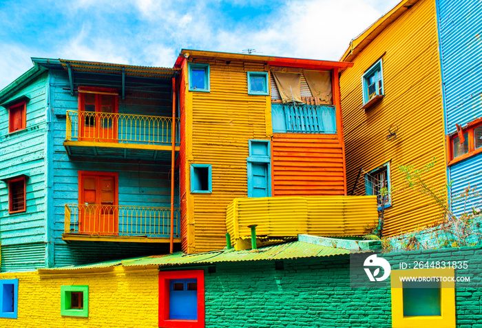 La Boca，阿根廷布宜诺斯艾利斯市中心彩色建筑的景色。
