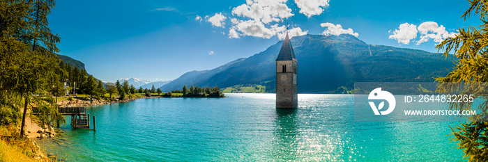 campanile 01-在Val Venosta，spunta dal lago il campanile della vecchio paese di Curon