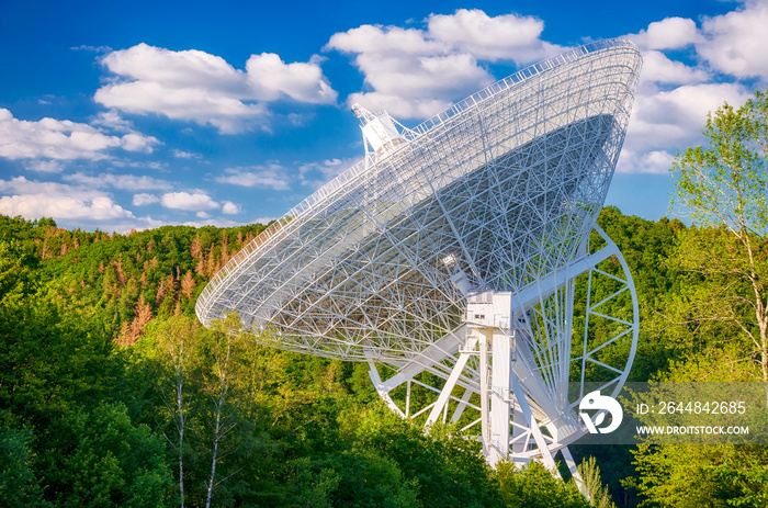 Radioteleskop Effelsberg in der Eifel, Deutschland