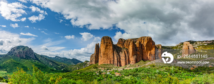 Los Mallos de Riglos Felsen bei Husesca in Nordspanien