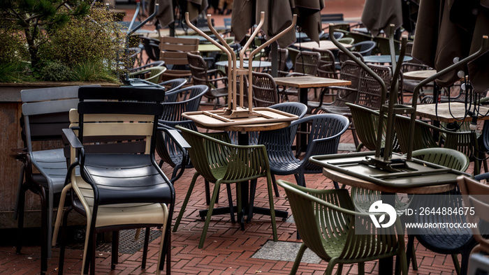 Empty restaurant tables during the corona threat