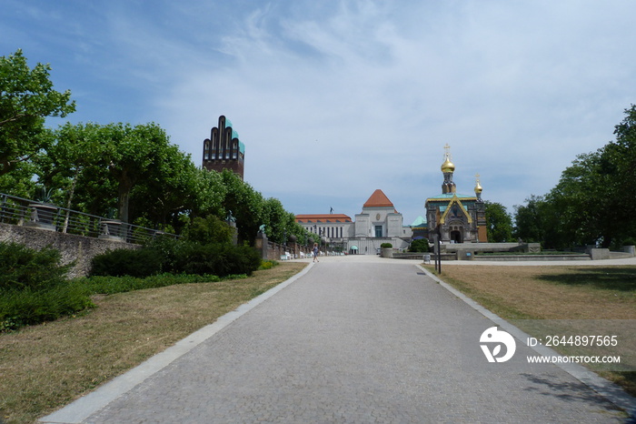 Mathildenhöhe in Darmstadt als Zentrum des Jugendstils: Hochzeitsturm und russische Kirche