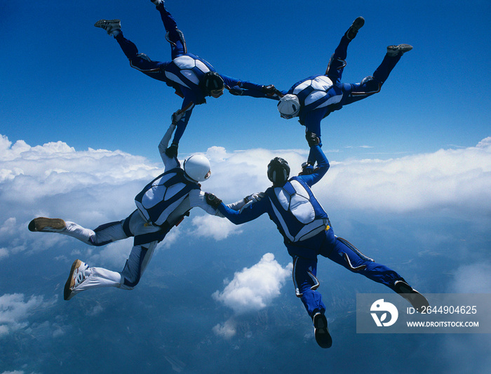 Skydivers diving in tandeem