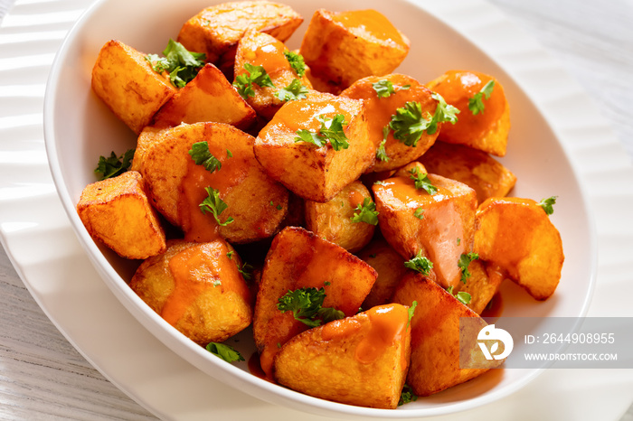 patatas bravas, deep fried potatoes with sauce