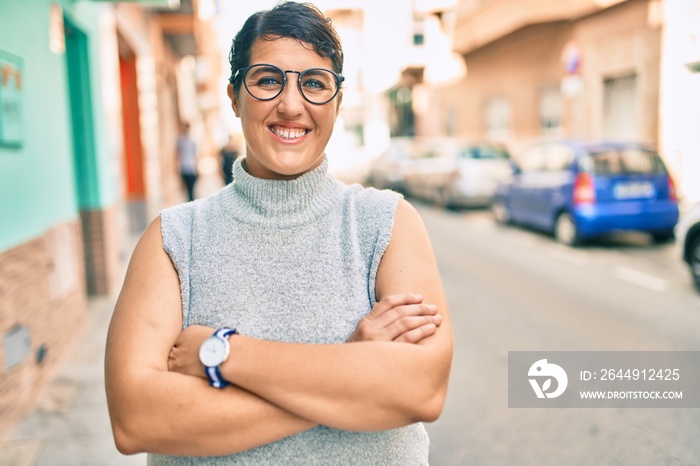 Young plus size woman smiling happy walking at the city.