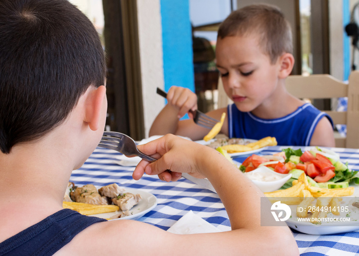 Children eating lunch at table