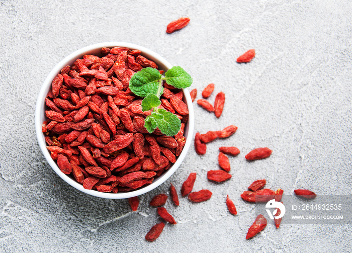 dry red goji berries