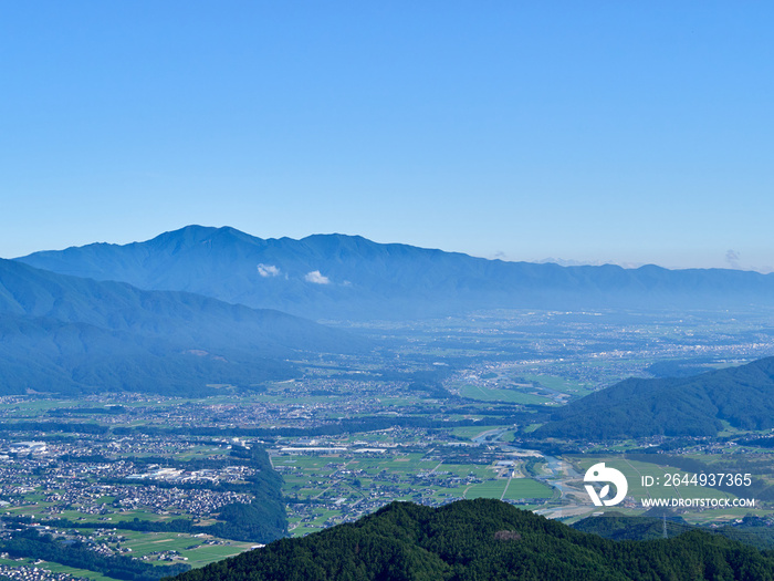 7月半ば（夏）・午前中 陣馬形山の山頂展望台からの景色（伊那市方面） 長野県上伊那郡中川村