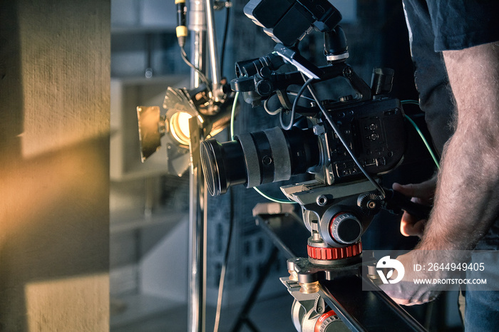 Behind the scenes of filming films or video products and the film crew of the film crew on the set in the pavilion of the film studio.