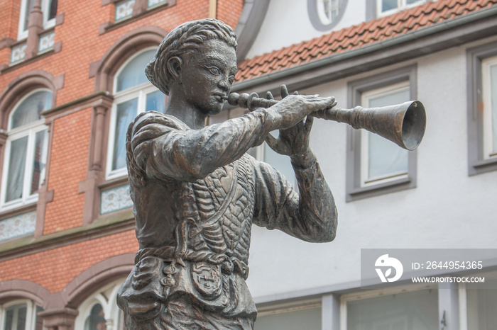 Pied Piper Statue (Rattenfängerstatue) Pied Piper of Hamelin (Rattenfänger von Hameln) Fountain Hameln Lower Saxony (Niedersachsen)