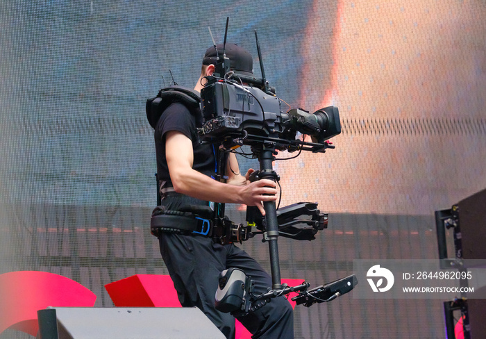 Steadicam camera man online broadcasting