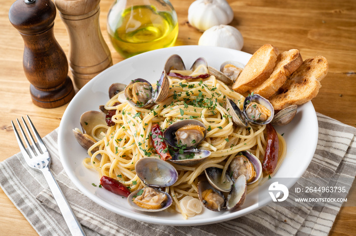 Vongole Blonco, pasta with clam shellfish