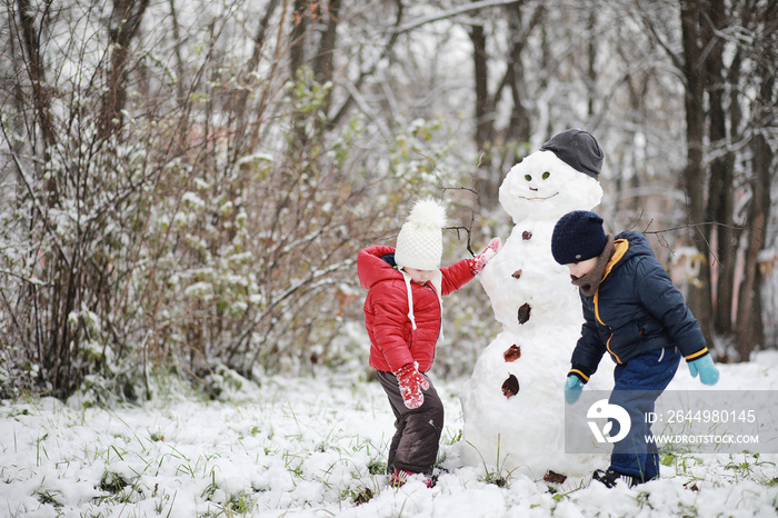 Children in winter park play