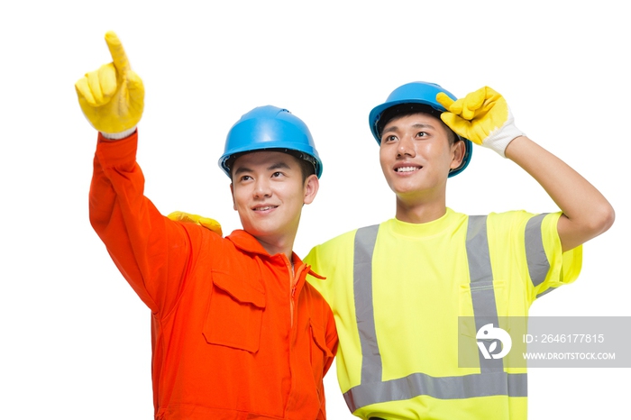 两个年轻的男建筑工人