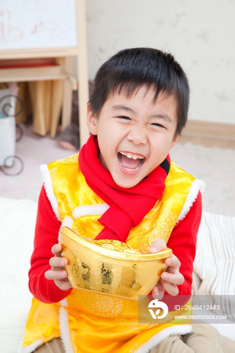 节日中的小男孩